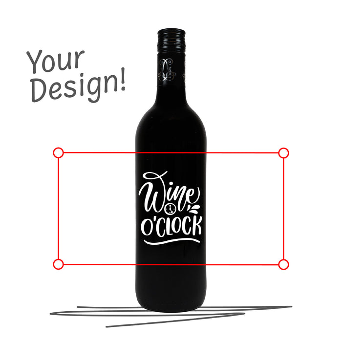 Entdecke den personalisierbaren Zweigelt 2019 in unserem Online-Shop. Verleihe dieser hochwertigen Rotweinflasche mit deinem eigenen Design eine persönliche Note. Ideal für besondere Anlässe oder als individuelles Geschenk. Jetzt gestalten und bestellen! Selber gestalten - Trinkflasche gestalten - CamelBak Trinkflasche gestalten